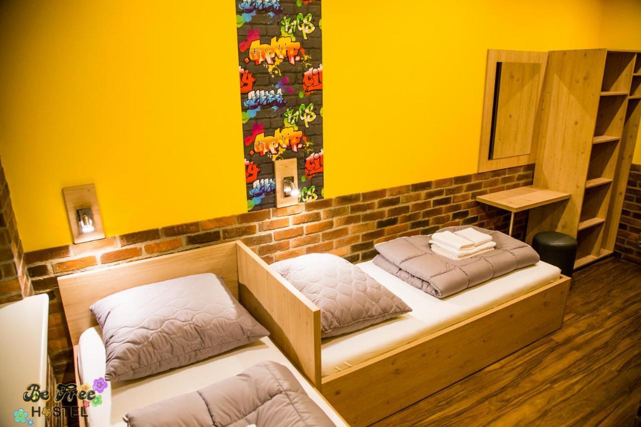 Twin Room "Hostel" Private Bathroom