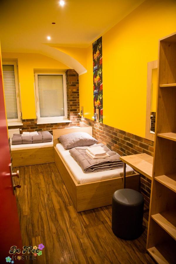 Twin Room "Hostel" Private Bathroom